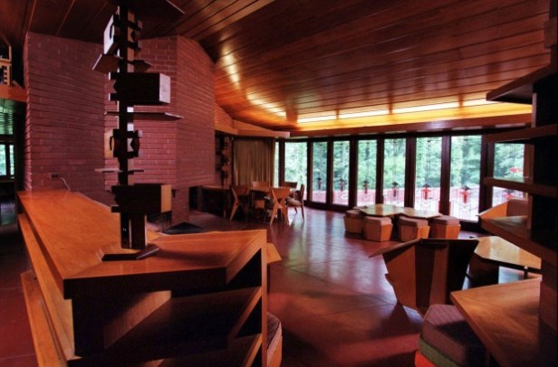 Kraus toward kitchen